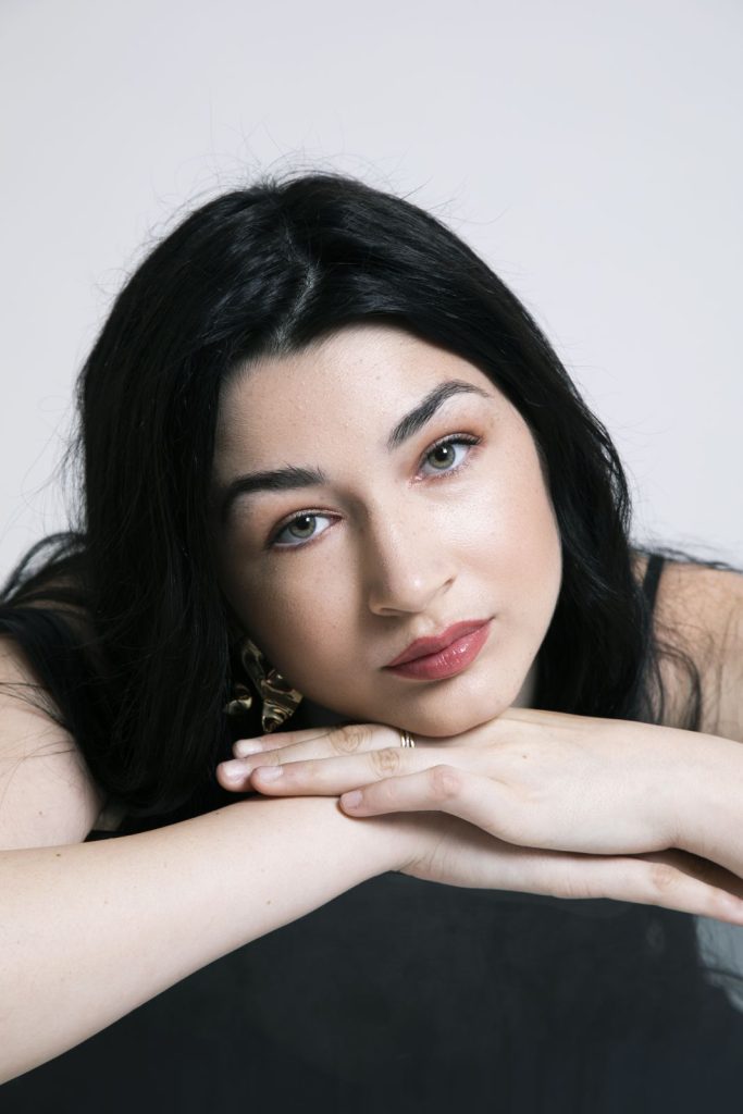 Adelina Da.