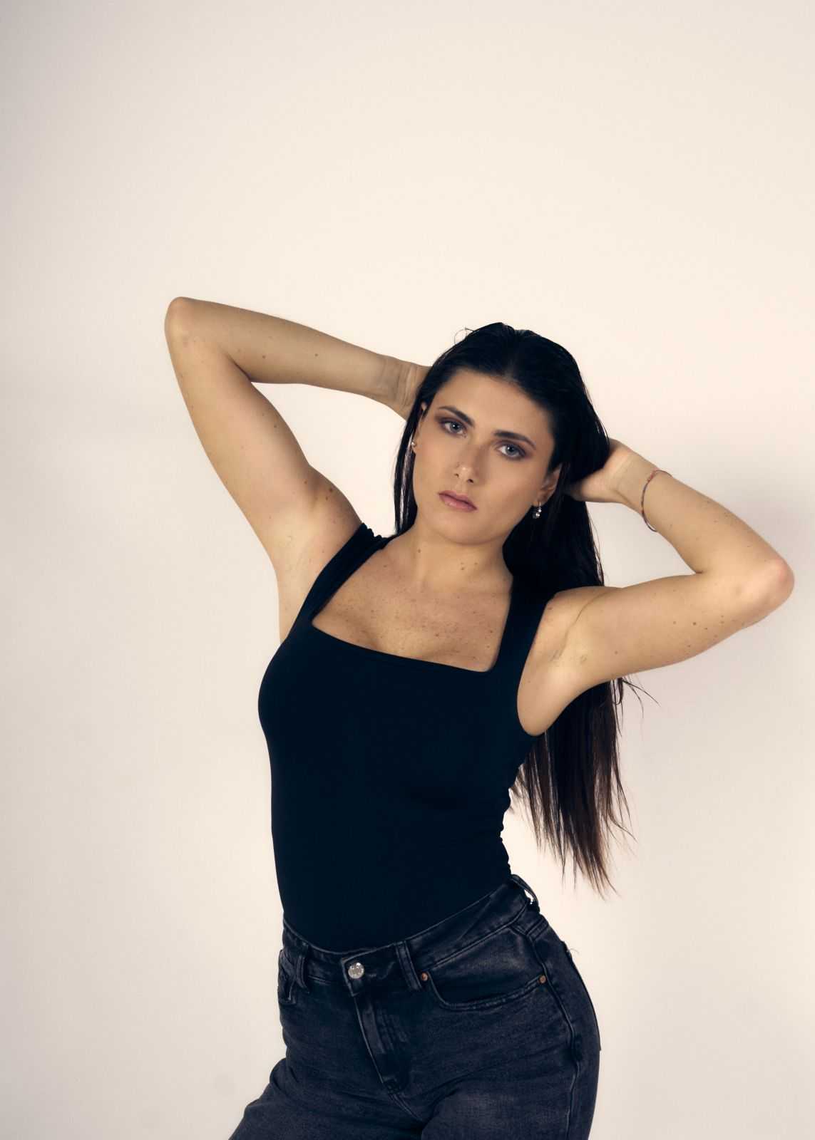 Desi Sa.
